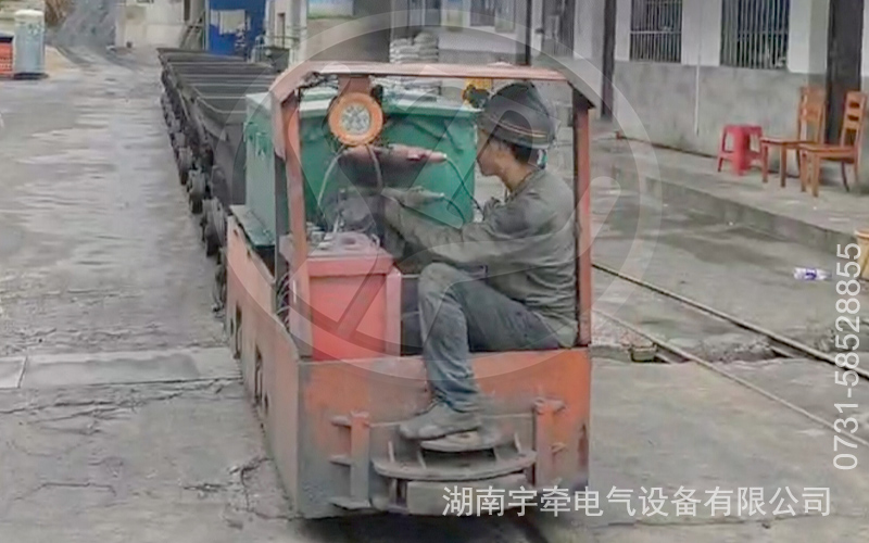 2.5噸礦用蓄電池電機(jī)車(chē)煤礦現(xiàn)場(chǎng)視頻